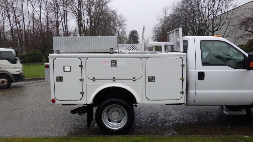 2009-ford-f-550-service-truck-cab-4wd-diesel-plow-ready-ford-f-550-big-11