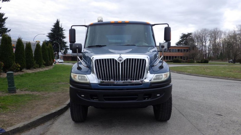 2007-international-4400-service-truck-crew-cab-tandem-axle-with-air-brakes-diesel-international-4400-big-2