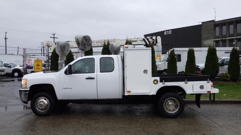 2012-chevrolet-silverado-3500hd-flat-deck-truck-4wd-chevrolet-silverado-3500hd-big-5