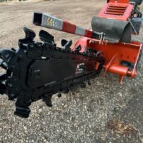 2010-ditch-witch-rt12-tracked-trencher-big-2