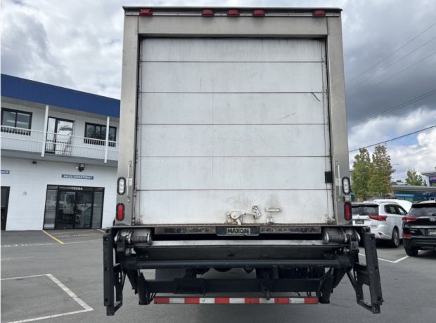 2016-freightliner-business-class-m2-106-26-box-reefer-power-tailgate-big-2