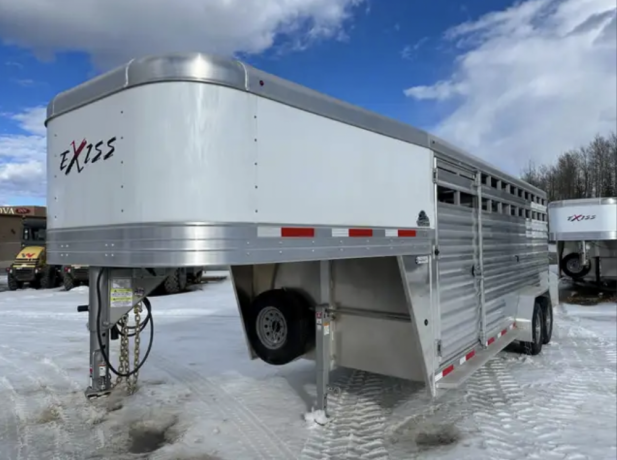 2023-exiss-stk7020-livestock-trailer-big-1