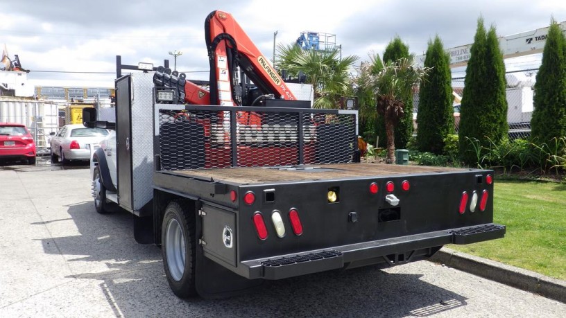 2014-ram-5500-6-foot-flat-deck-with-crane-4wd-ram-5500-big-4