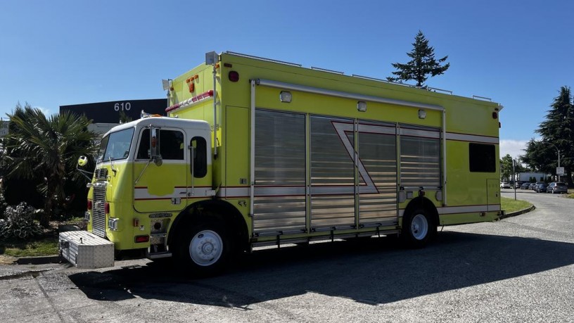 1995-freightliner-fll086-rescue-truck-diesel-air-brakes-command-center-freightliner-fll086-big-5