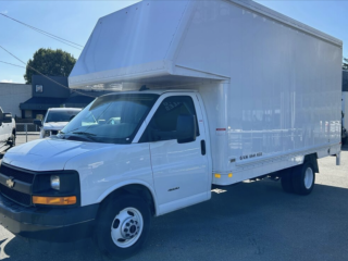 2017 Chevrolet Express 4500 Cube Van w/Railgate and Kickover