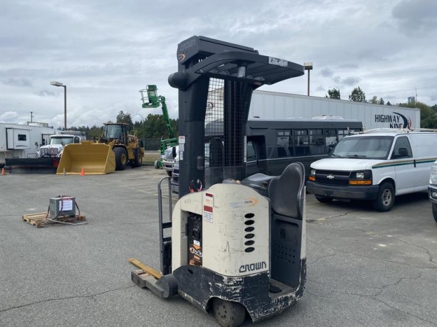 2004-crown-rr5210-35-forklift-order-picker-2-stage-forklift-electric-crown-rr5210-35-big-2