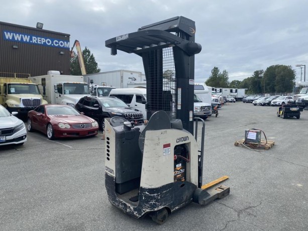 2004-crown-rr5210-35-forklift-order-picker-2-stage-forklift-electric-crown-rr5210-35-big-4