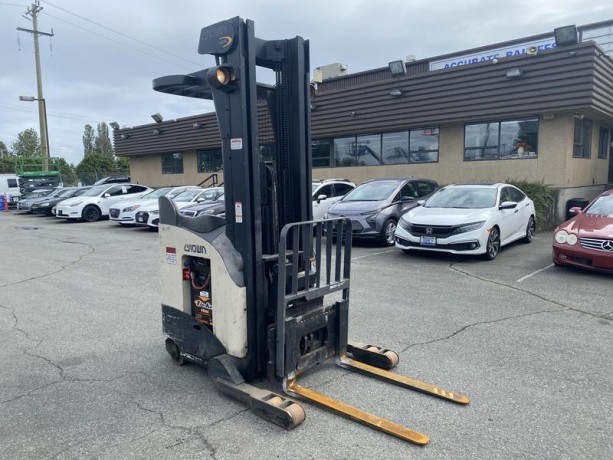 2004-crown-rr5210-35-forklift-order-picker-2-stage-forklift-electric-crown-rr5210-35-big-6