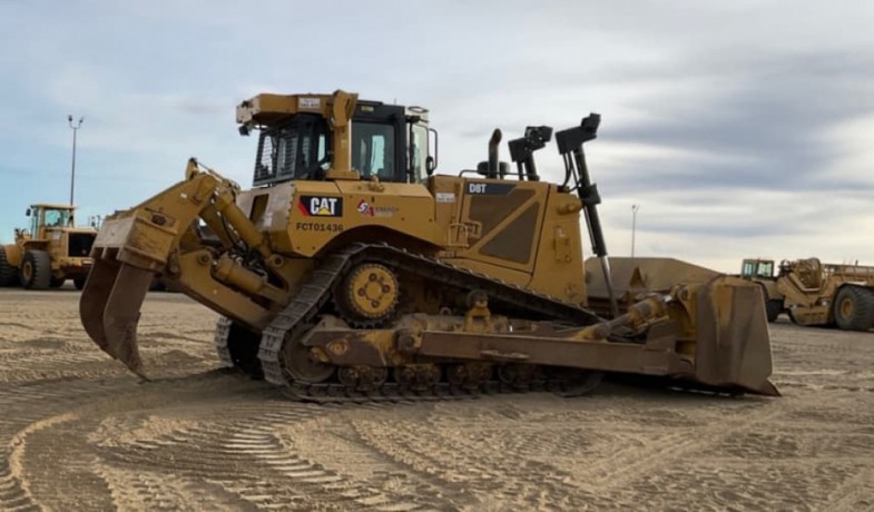 2014-caterpillar-d8t-big-1