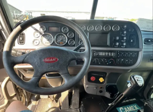 2015-peterbilt-367-ta-winch-truck-big-3