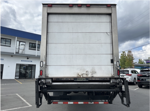 2016-freightliner-business-class-m2-106-26-box-reefer-power-tailgate-big-2