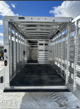 2024-exiss-stk-7020-livestock-trailer-big-3