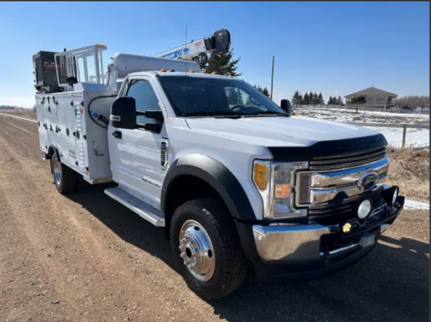 2017-ford-f550-4x4-service-truck-dsl-6006lbs-3in1-vmac-oil-big-1