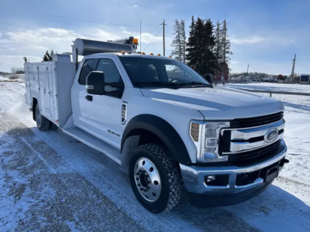 2017-ford-f550-4x4-service-truck-dsl-4400lbs-vmac-oilrecovery-big-1