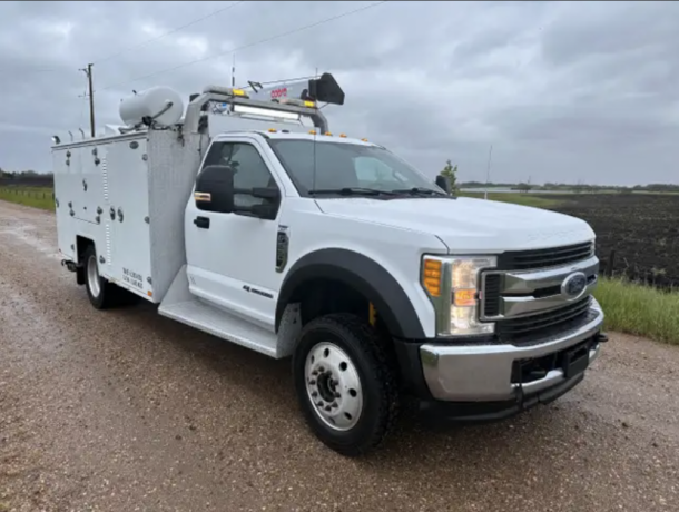 2017-ford-f550-4x4-service-truck-diesel-brutus-5500lbs-vmac-big-1