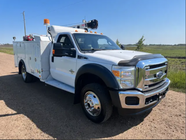 2015-ford-f550-regcab-4x4-service-truck-dsl-5005lbs-vmac-big-1