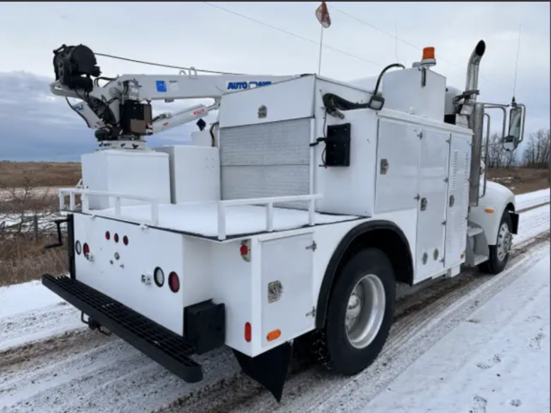 2006-peterbilt-335-daycab-service-truck-cummins-6006eh-hydcomp-big-2