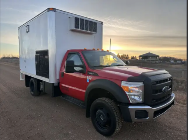 2014-ford-f550-regcab-4x4-utility-truck-gas-gen-set-low-km-big-1