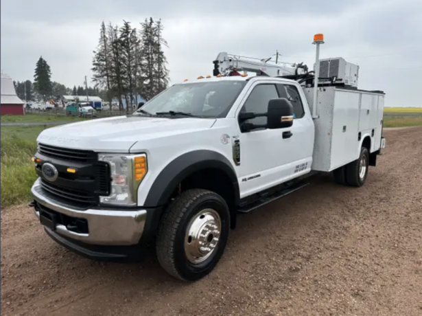 2017-ford-f550-extcab-4x4-service-truck-dsl-5000lbs-hyd-comp-big-1