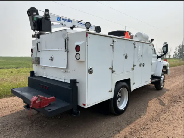 2007-gmc-c5500-4x4-service-truck-duramax-5500lbs-brutus-big-2