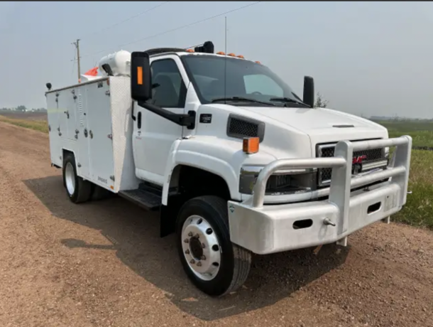 2007-gmc-c5500-4x4-service-truck-duramax-5500lbs-brutus-big-1