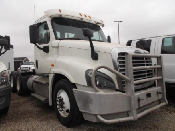 2015-freightliner-cascadia-ta-5th-wheel-truck-big-1