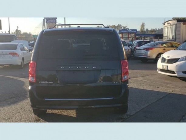 2016-dodge-grand-caravan-sxt-big-2