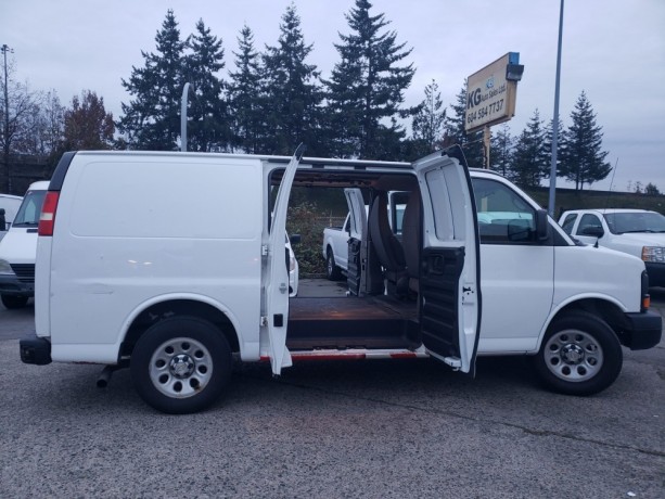 2011-chevrolet-express-cargo-van-rwd-1500-135-big-1