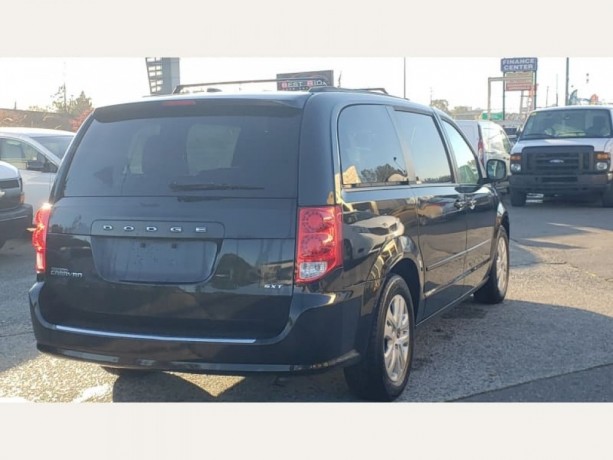 2016-dodge-grand-caravan-sxt-big-2