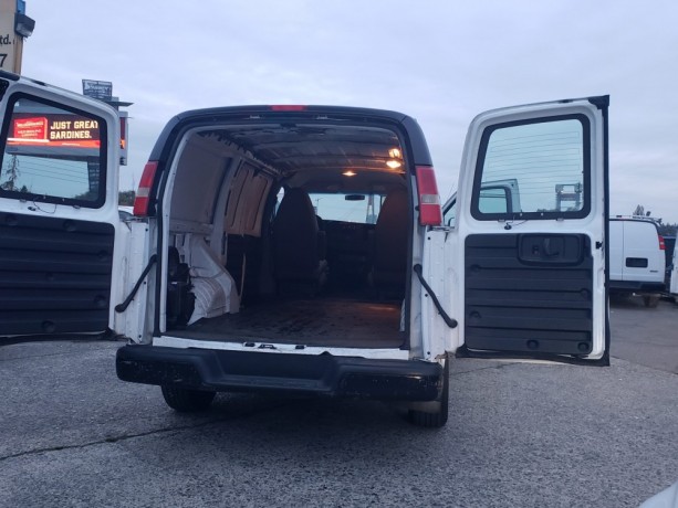 2011-chevrolet-express-cargo-van-rwd-1500-135-big-2