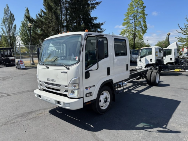 2025-isuzu-npr-hd-gas-crew-cab-big-1