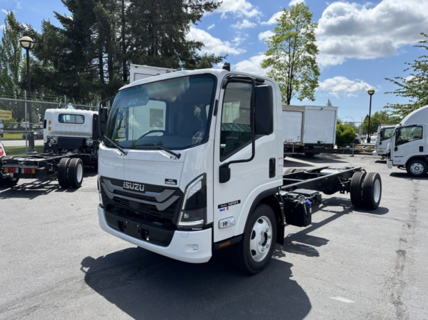 2025-isuzu-nrr-big-1