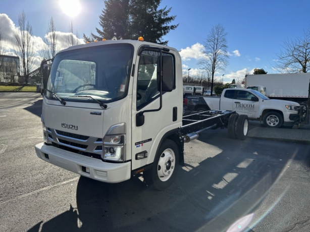 2024-isuzu-npr-hd-gas-big-1