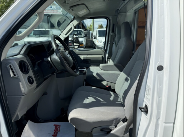 2019-ford-e-450-cube-van-16-ft-box-big-3