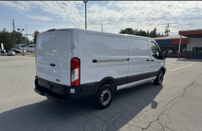 2018-ford-transit-t-150-cargo-big-2