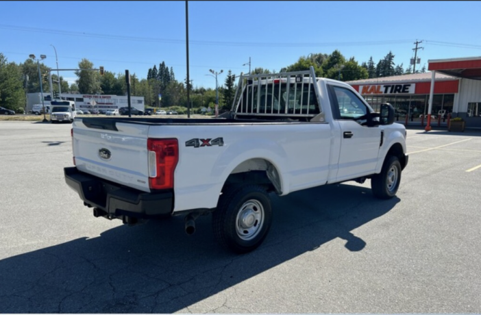 2017-ford-f-250-regular-cab-8-ft-long-box-4x4-big-2