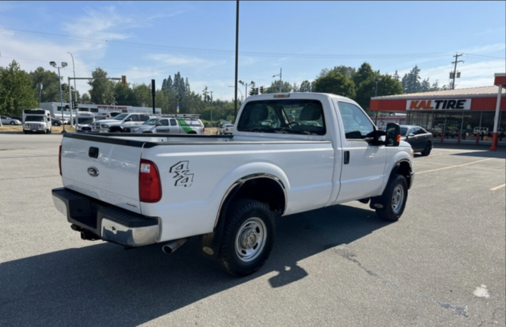 2016-ford-f-250-regular-cab-8-ft-long-box-4x4-big-2