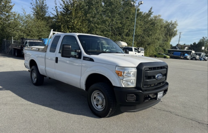 2014-ford-f-250-ext-cab-69-box-4x4-big-1