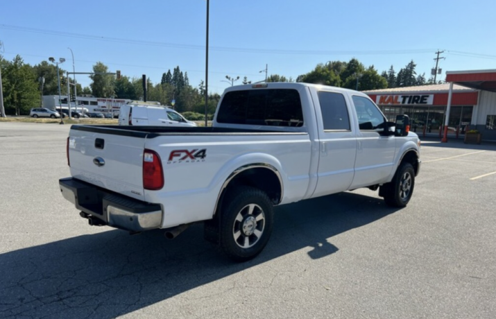 2014-ford-f-250-lariat-crew-cab-69-box-4x4-leather-big-2