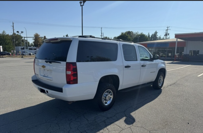 2012-chevrolet-suburban-2500-9-passenger-4x4-big-2