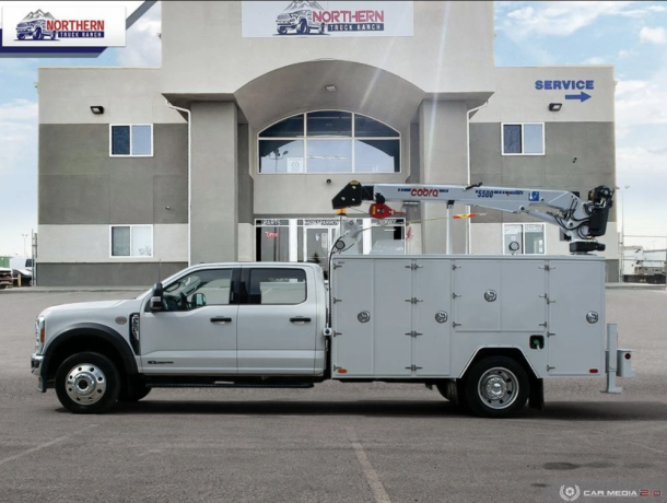 2023-ford-super-duty-f-550-drw-xlt-big-1