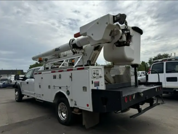 2017-ford-f-550-bucket-truck-diesel-42ft-altec-setup-big-2