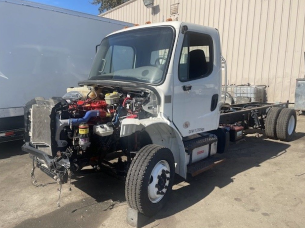 2019-freightliner-m2-24-109-a-big-1