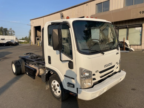 2017-isuzu-npr-hd-23-133-big-1