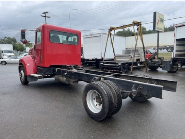 2013-peterbilt-325-24-004-cab-and-chassis-big-2