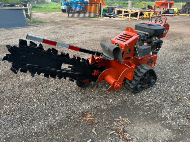 2010-ditch-witch-rt12-tracked-trencher-big-1