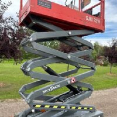 2015-skyjack-sjiii-3219-electric-scissor-lift-big-3