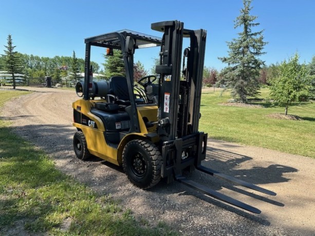 2017-caterpillar-gp-25n-pneumatic-forklift-5000-pound-rated-capacity-big-1