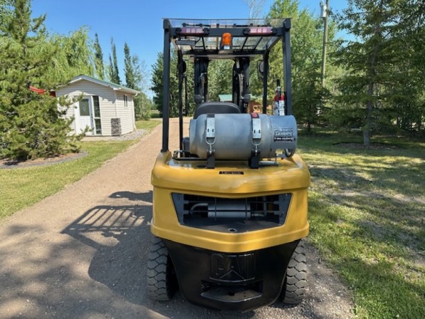 2017-caterpillar-gp-25n-pneumatic-forklift-5000-pound-rated-capacity-big-2