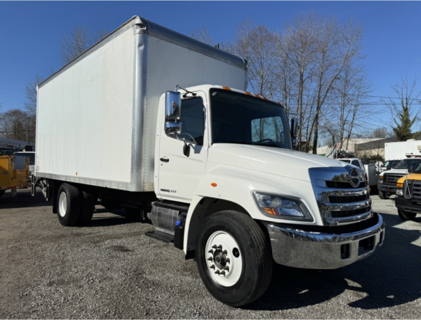 2020-hino-268-20ft-box-truck-new-cvi-huge-price-reduction-blow-out-price-big-1